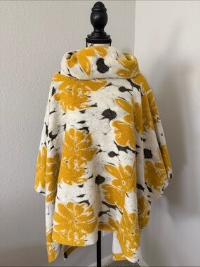 Cozy Floral Funnel Neck Poncho in Cream and Mustard—ANTHROPOLOGIE